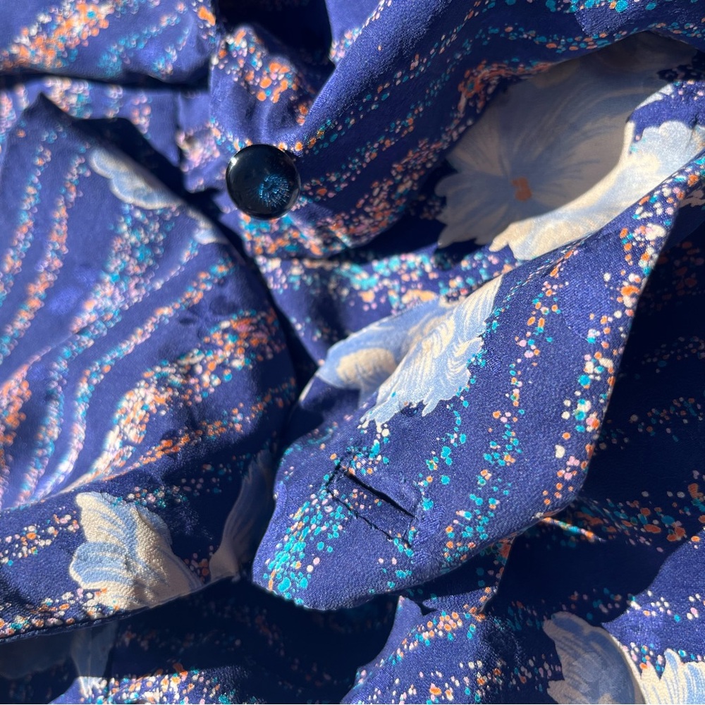 Vintage 100% Silk Tie Neck Blouse – Midnight Blue Abstract Moth & Ikat Motif S/M - Picture 10 of 13
